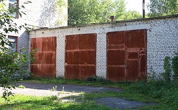 Александр Савин осмотрел капитально отремонтированное здание школы в Хвастовичском районе Калужской области