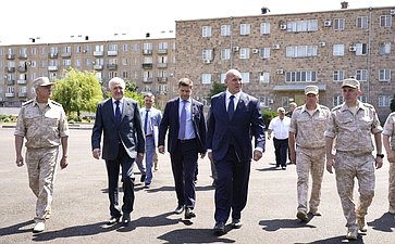 Сенаторы РФ посетили Арташатский пограничный отряд