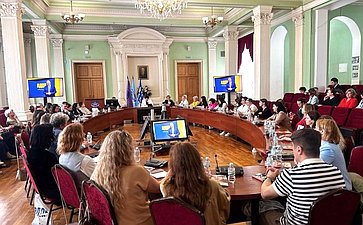 Елена Афанасьева приняла участие в торжественной встрече женщин, занимающихся дипломатической и международной деятельностью