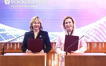 ПМЭФ’25. Подписание соглашений между Комиссией СФ по развитию креативных (творческих) индустрий и народных художественных промыслов в РФ, а также Советом по социальным инновациям СФ и Фондом содействия социальному развитию «Инносоциум»