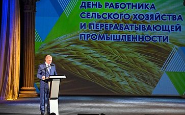 Анатолий Артамонов поздравил калужских аграриев с профессиональным праздником