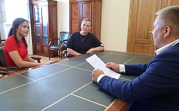 Денис Гусев провёл встречу c руководителем некоммерческой организации дополнительного образования «Друзья Заполярья»