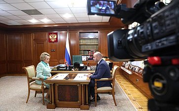 Валентина Матвиенко провела встречу с губернатором Самарской области Вячеславом Федорищевым