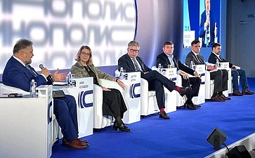 Николай Журавлёв принял участие в работе X Форума «Финополис»