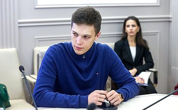 Наталья Мельникова провела встречу с активистами молодежного землячества Псковской области