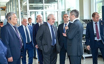 В рамках выездного заседания Комитета СФ по обороне и безопасности сенаторы посетили ряд социально значимых предприятий Свердловской области