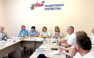 Во Владимире парламентарии посетили филиал Государственного фонда поддержки участников специальной военной операции «Защитники Отечества», где прошла конструктивная беседа с участниками СВО и членами их семей