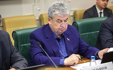 Геннадий Емельянов