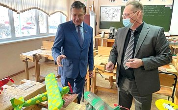 Сергей Рябухин посетил Авторский лицей в Ульяновске
