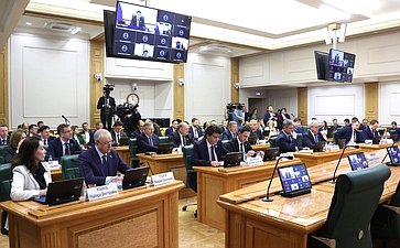 Парламентские слушания на тему «Вопросы повышения эффективности управления многоквартирными домами: основные подходы и предложения»