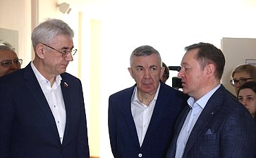 Виктор Калашников посетил краевой клинический центр онкологии в Хабаровске