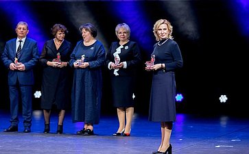 Председатель Комитета СФ по социальной политике Инна Святенко вручила награды в номинации «Культура – донорству»