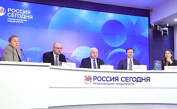 Первый заместитель председателя Комитета СФ по международным делам Андрей Денисов принял участие в круглом столе «США — КНР — ЕС: в поисках равновесия»