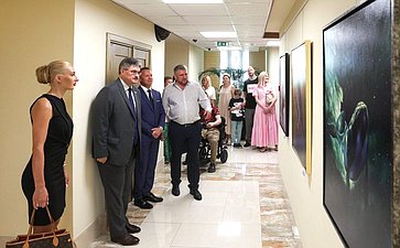 Открытие в Совете Федерации выставки творческих работ президента Международного союза художников-анималистов Сергея Ильинского-Акулова
