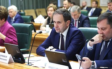 Расширенное заседание Комитета Совета Федерации по науке, образованию и культуре по вопросам обеспечения общеобразовательных организаций учебниками