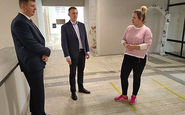 Артем Малащенков взял на контроль ход капитального ремонта районного Дома культуры в Смоленской области