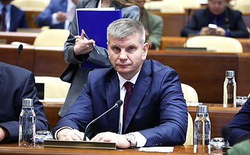 Геннадий Голов