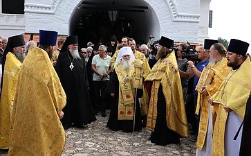 Церемония передачи частицы мощей святого и праведного Феодора Ушакова храму Богоявления-на-Острову