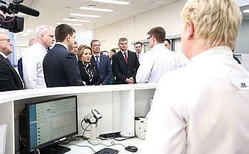 Председатель Совета Федерации Валентина Матвиенко вместе с главой региона посетила Краевую клиническую больницу Красноярска