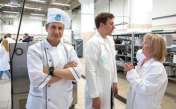 Сенаторы посетили предприятия народных художественных промыслов г. Суздаля