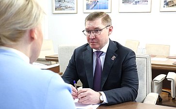 Встреча первого заместителя Председателя Совета Федерации Владимира Якушева с губернатором Еврейской автономной области Марией Костюк