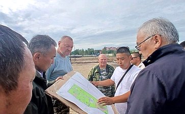 Баир Жамсуев проинспектировал ход строительства и реконструкции объектов инфраструктуры в Могойтуйском районе