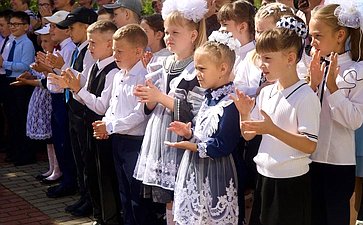 Александр Савин принял участие в торжественной линейке, посвященной Дню знаний