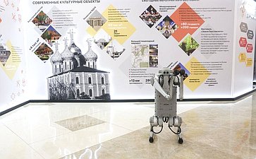Валентина Матвиенко и Павел Малков осмотрели выставку, посвященную истории и перспективам развития Рязанской области