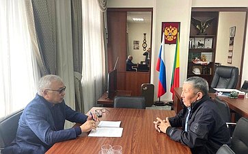 Баир Жамсуев в рамках региональной недели встретился с жителями в ходе традиционного личного приема