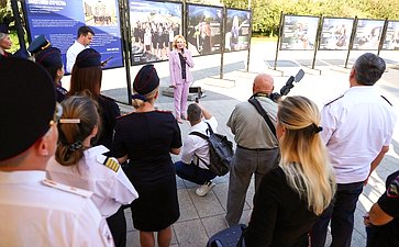 Инна Святенко приняла участие в открытии в Москве фотовыставки, подготовленной Ассоциацией «Женщины в погонах»