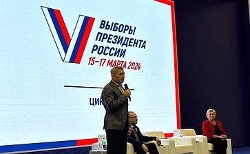 Николай Владимиров ознакомился с предварительными итогами голосования в Чувашии в Центре общественного наблюдения