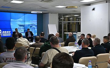 Александр Ролик провел встречу с участниками региональной программы «Герои Приморья»