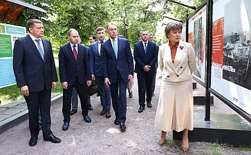 Николай Журавлев принял участие в открытии фотовыставки Российского экспортного центра «Экспорт во имя Победы»