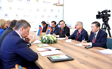 Встреча заместителя Председателя СФ Николая Журавлева с заместителем Председателя Национального собрания Лаосской Народно-Демократической Республики