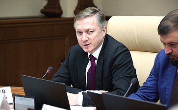 Совещание Комитета СФ по экономической политике «Вопросы увеличения производства автомобилей для оказания услуг такси с учетом требований к уровню их локализации»
