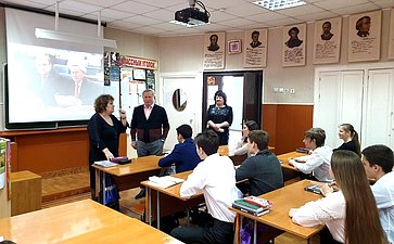 Михаил Афанасов посетил школу №1 в станице Ессентукской