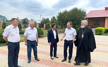 Максим Кавджарадзе в селе Тербуны Липецкой области посетил Свято-Троицкий храм