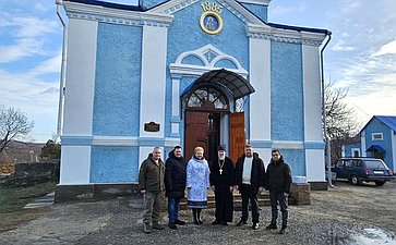 Ольга Бас посетила храм Благоверного князя Александра Невского в Лутугинском округе ЛНР