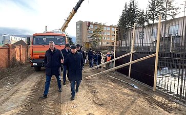 Анатолий Артамонов совершил рабочую поездку в Кавминводы и посетил строительные площадки социальных объектов Кисловодска
