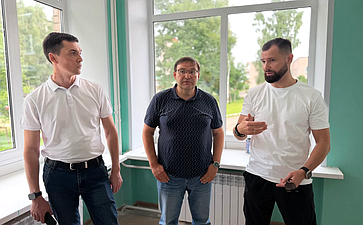 Роман Маслов проинспектировал ход капитального ремонта в детском саду «Солнышко» в посёлке Тоншалово Череповецкого округа