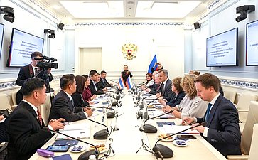 Встреча первого заместителя Председателя СФ Андрея Яцкина с руководителем группы дружбы Таиланд-Россия в Парламенте Королевства Таиланд Пратхум Вонгсаватди