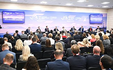 Сессия «Национальная модель: улучшение делового климата России и инвестиционное развитие регионов Дальнего Востока». X Восточный экономический форум