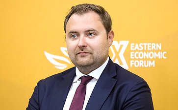 Сессия «Новые решения бизнеса и государства для развития в эпоху дефицита кадров и капитала». X Восточный экономический форум