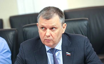 Александр Наролин