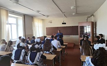 Сергей Михайлов принял участие в торжественных линейках, посвящённых Дню знаний, в школах сел Нижний Цасучей и Верхний Цасучей