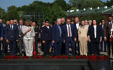 Мемориальный комплекс «Брестская крепость-герой». Церемония возложения венка и цветов к Вечному огню