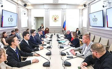 Наталья Мельникова провела встречу с активистами молодежного землячества Псковской области