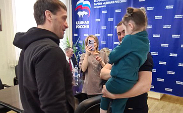 Эдуард Исаков встретился с девочкой, получившей четыре год назад, благодаря поддержке команды губернатора Югры, самый дорогой препарат в мире от СМА – золгенсма