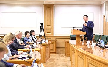 Семинар-совещание Комитета Совета Федерации по социальной политике по вопросам пенсионного обеспечения жителей воссоединенных субъектов Российской Федерации