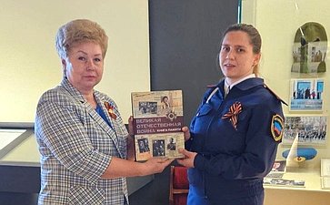 Ольга Бас провела в ЛНР урок мужества «Две войны — два мира»